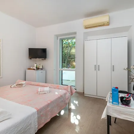Feme Guest house